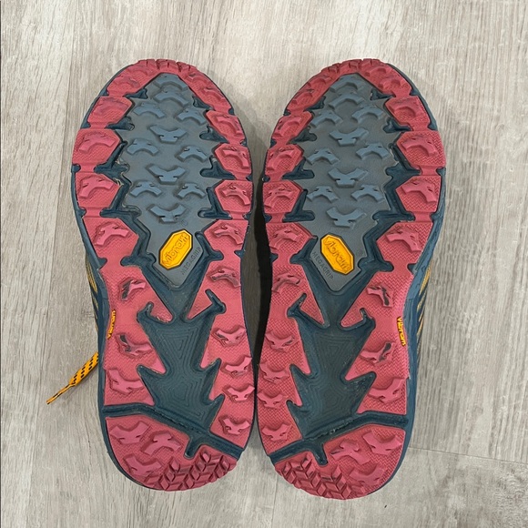 Hoka One One Speedgoat 4 Trail Running Shoes Sneakers Womens 7.5 Hiking Gorpcore - Picture 11 of 11